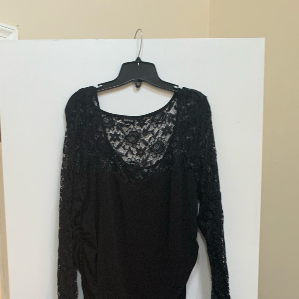 Torrid body con dress with lace sleeve
